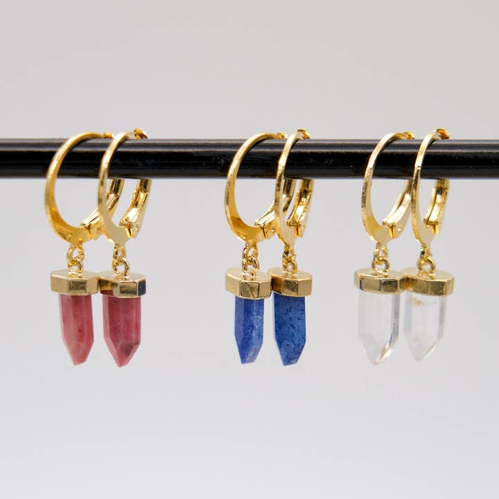 Goldene Ohrringe mit Stein-Anhänger für den Großhandel von Sista Jewelry