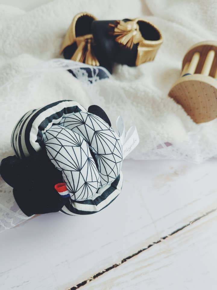 Baby awakening knot ball for wholesale by Meyuko