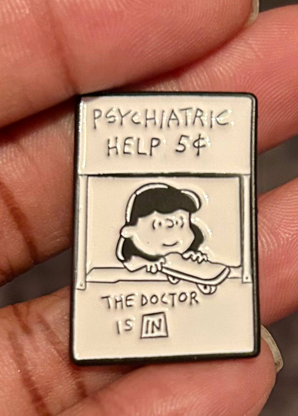 BG & Accessories - Vente Épinglettes/boutons - Des centaines d'épingles en émail - Lots mystères - Thèmes variés1