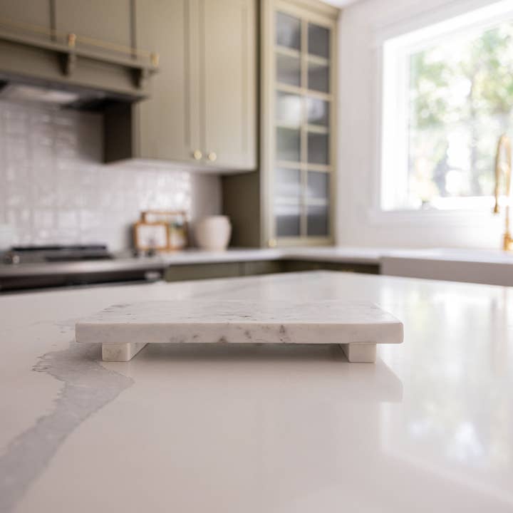 Luxe B Co – Base para tacho por atacado – Riser Trivet em Mármore Branco10