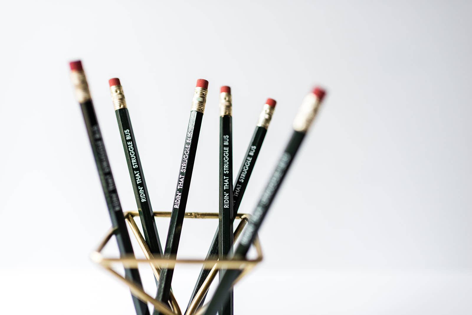 Tiramisu Paperie - Vendita all'ingrosso Matite - Matite Ridin' That Struggle Bus, forniture per ufficio, set di 61