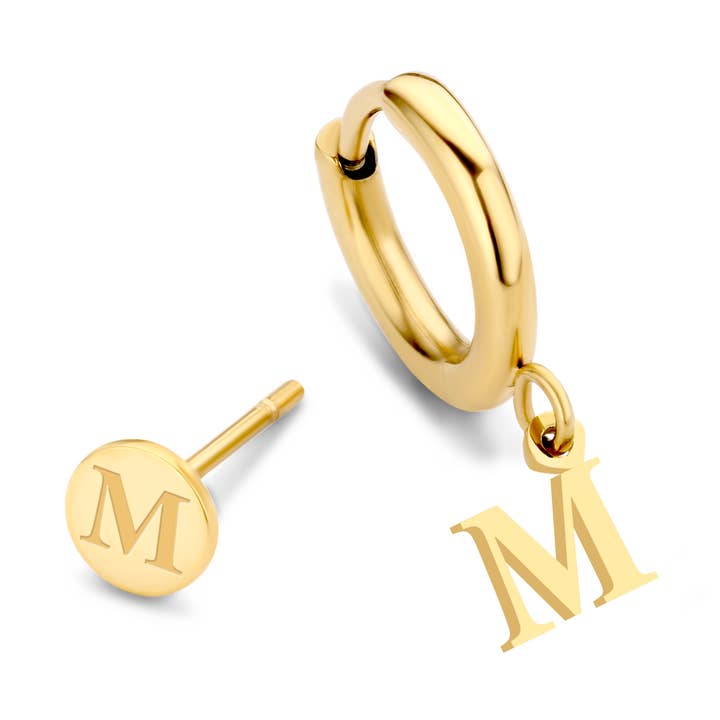 CO88 Ear Huggie 12 mm und Ohrstecker Buchstabe M 5 mm IPG für den Großhandel von CO88 Collection