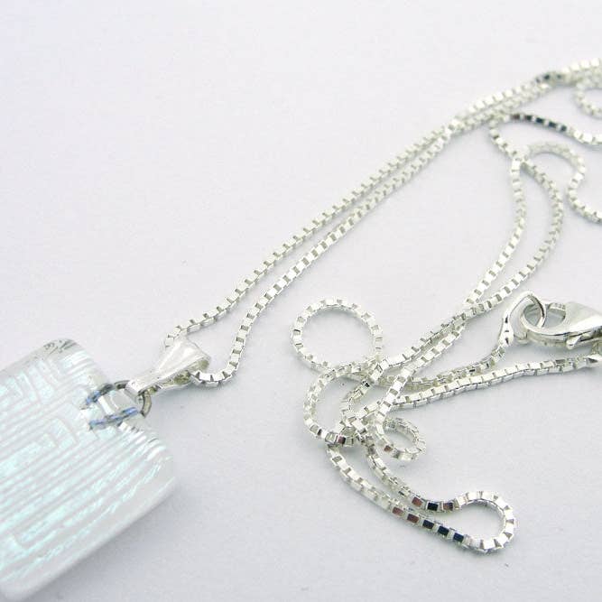 BM-543 : Breloque Paladin ⚡️ pour la vente par Momo Glassworks