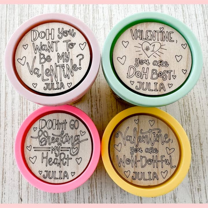 Personalisierte PlayDoh-Valentinskreise für den Großhandel von Dakota + Pine Design Co.