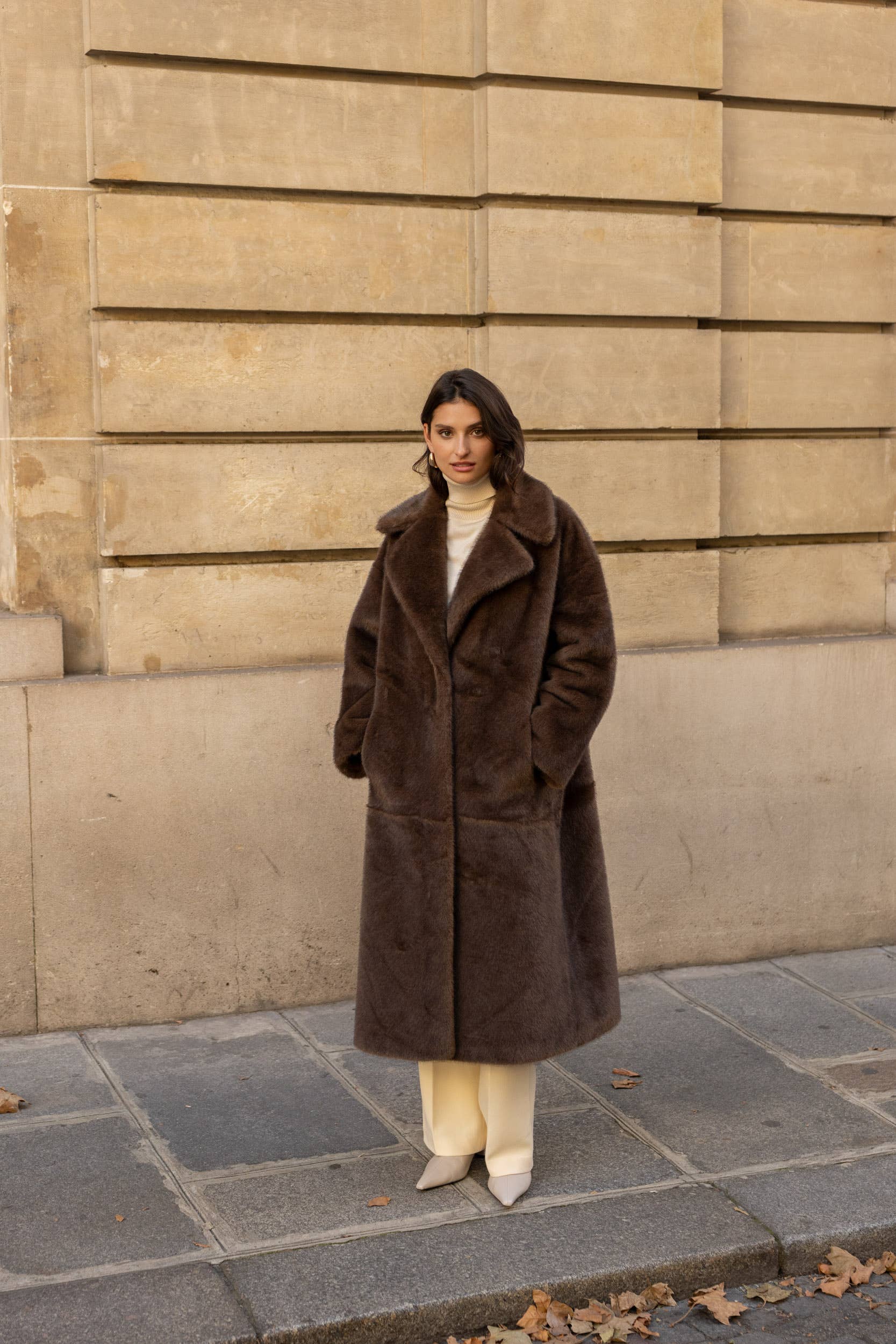 Attentif Paris - Wholesale Fur/Faux Fur Coat - Women's - Long synthetic fur coat with lapel collar25