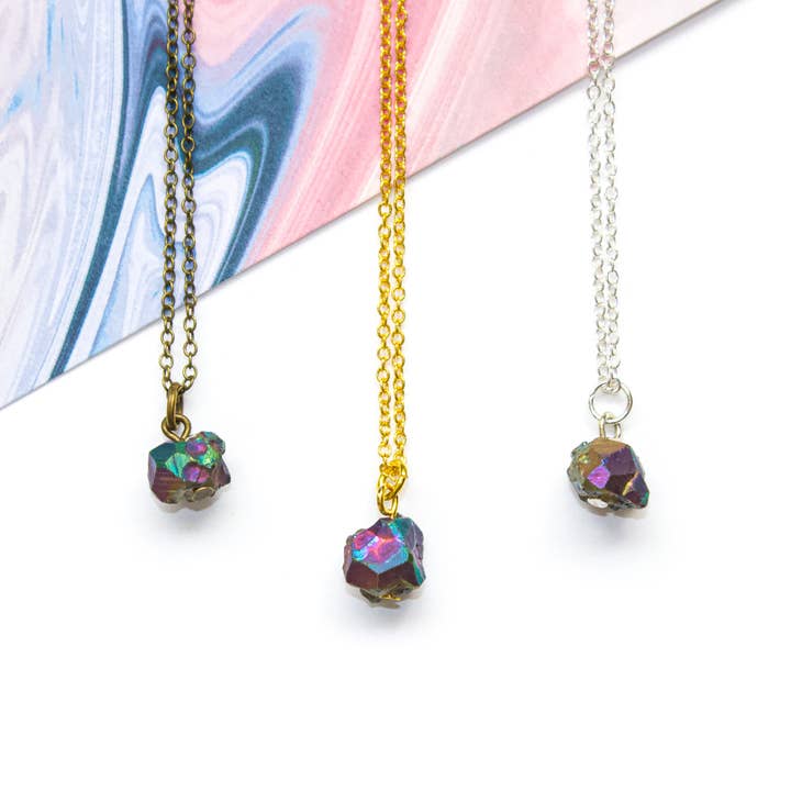 Colar de cristal, colar arco-íris, joias delicadas por atacado de All the Tiny Pieces