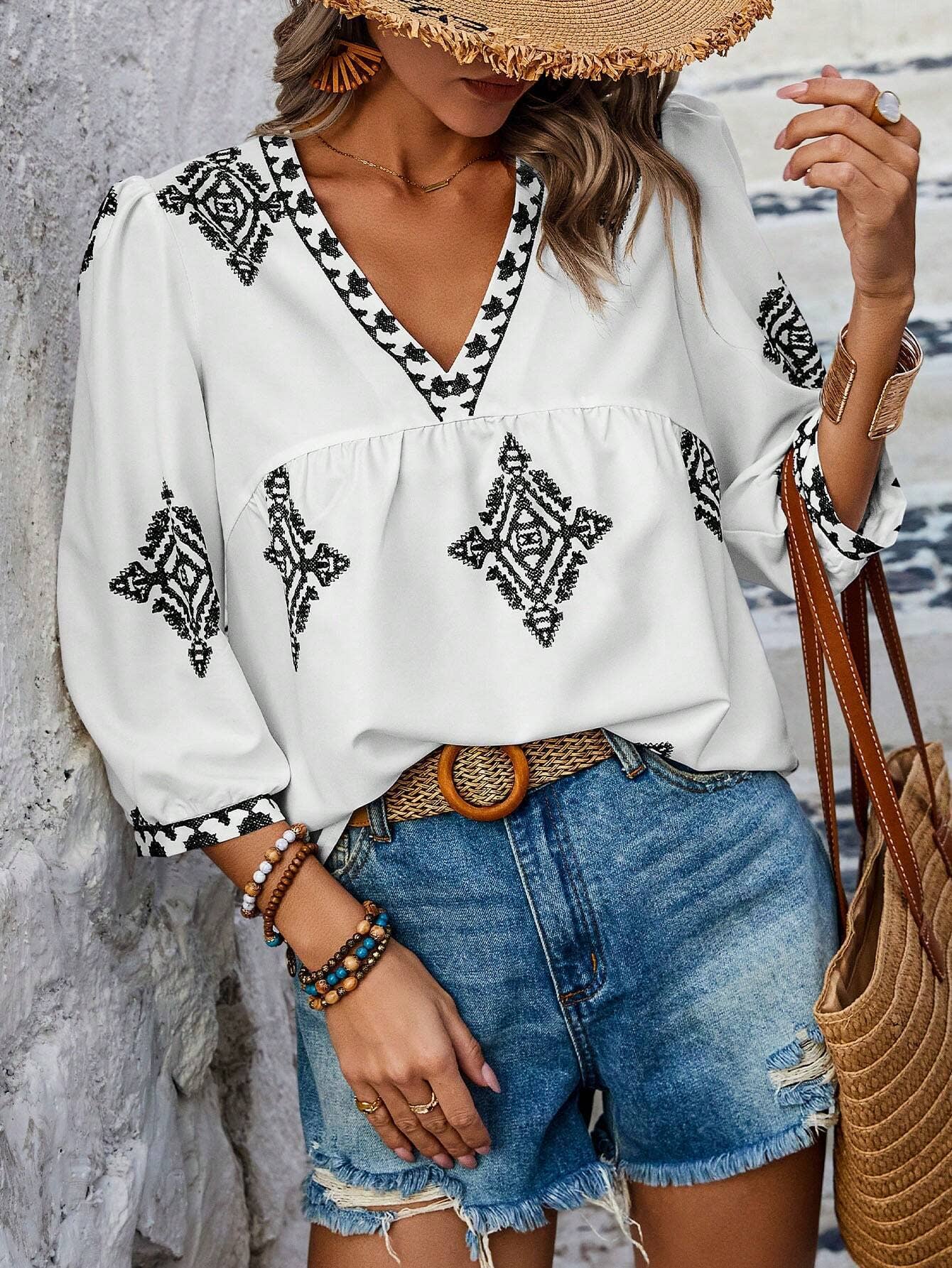 Lily Clothing - Wholesale Blouse - Women's - Stylish printed bag seven-point sleeve V-neck top7