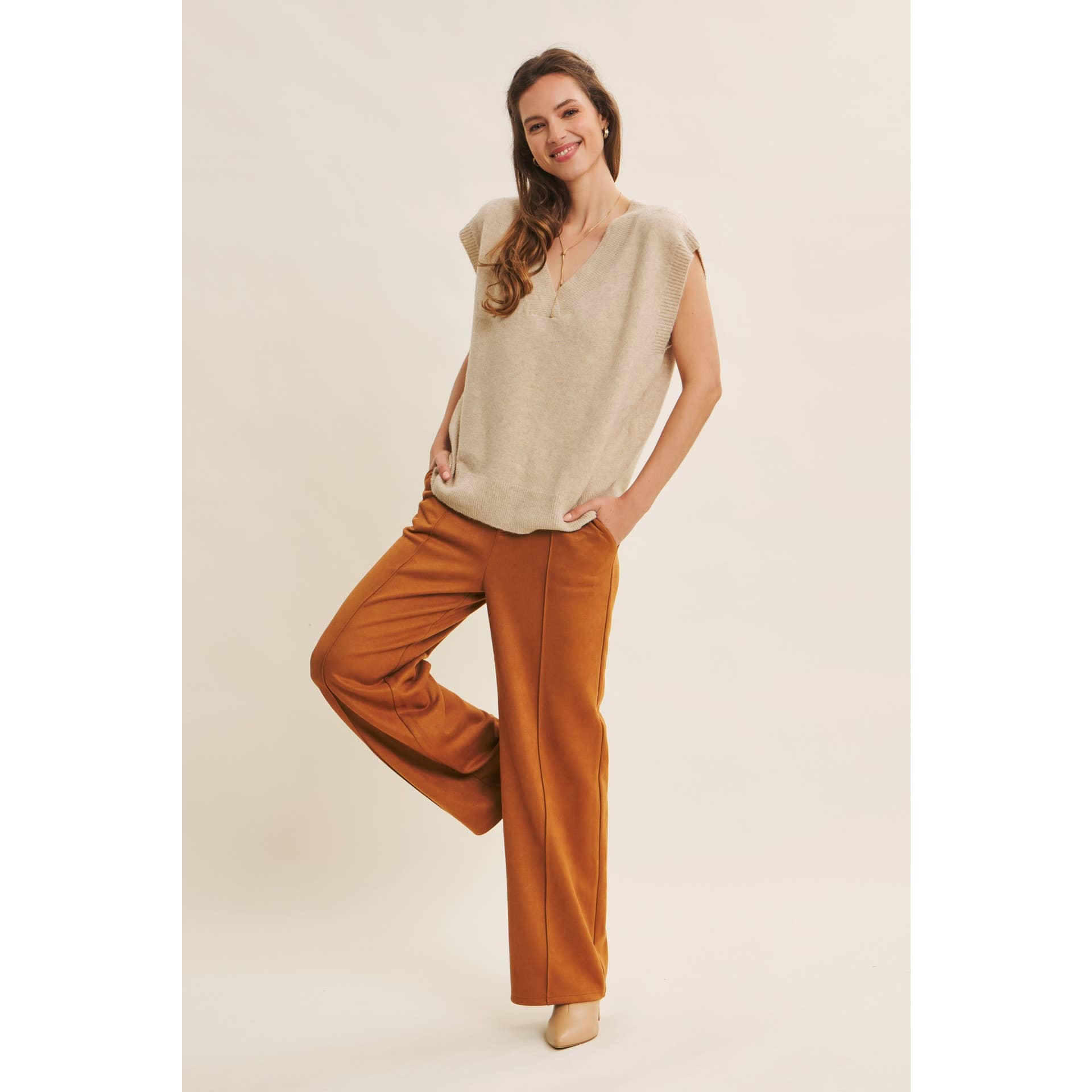in february - Vente Pantalon – femme - PANTALON DROIT EN DAIM VÉGÉTALIEN AVEC PINCE10