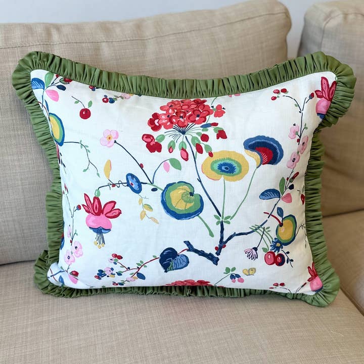 Pronto per la spedizione :: Vasily in Multi di Schumacher Copricuscino (1 disponibile) per inserto 16x20" per la vendita all'ingrosso da parte di Wheaton Whaley Home