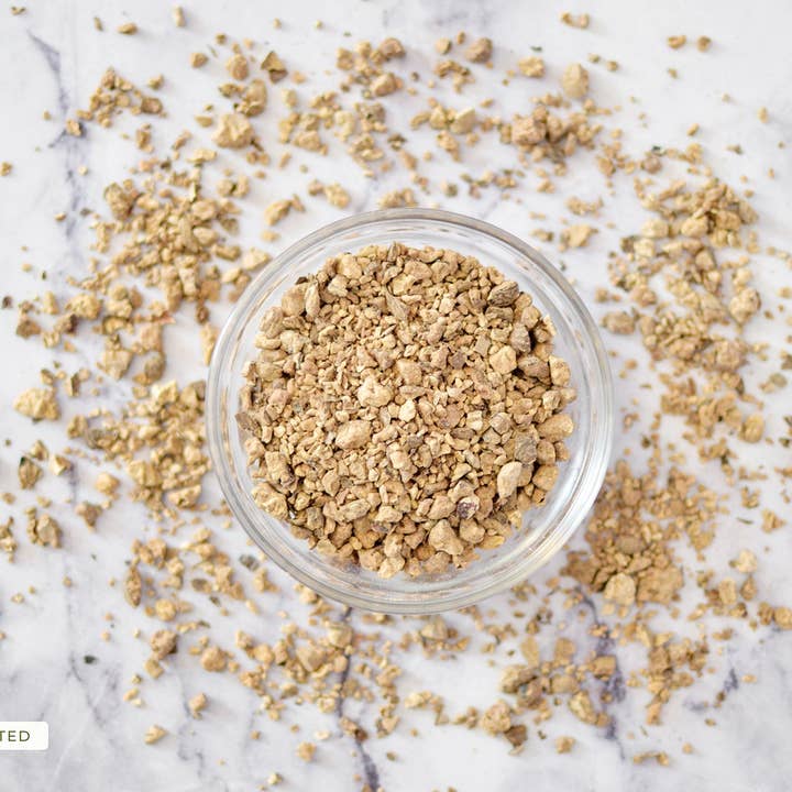 Organic Way LLC – Engroshandel Tørret krydderi – Økologisk muskatnød (skåret og sigtet)