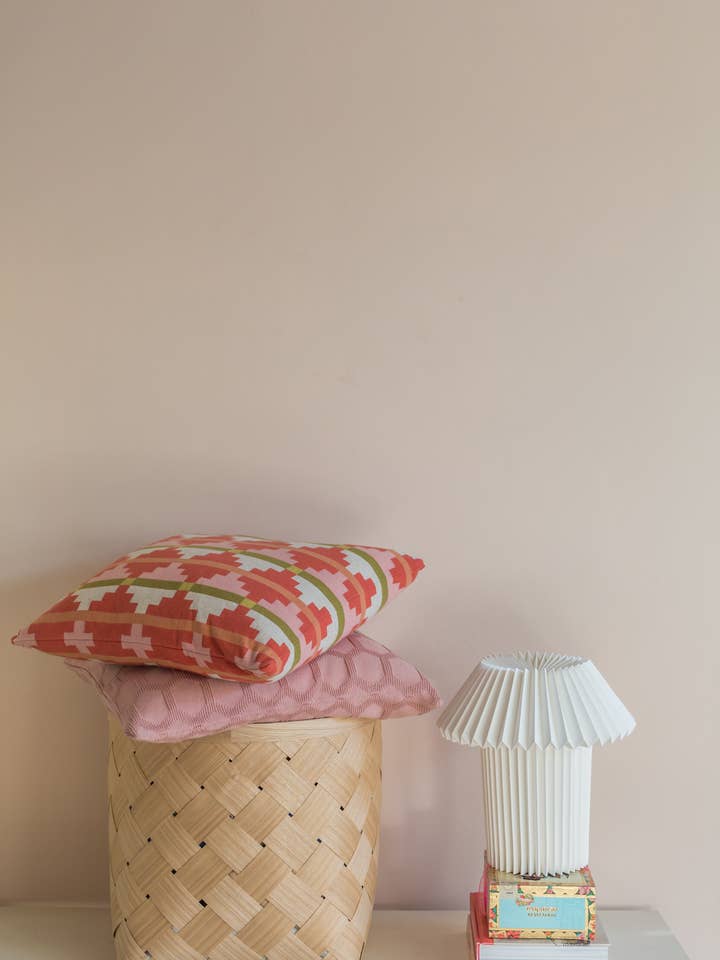 Copricuscino Alf Rosso, Morbido Cotone Jacquard Lavorato a Maglia per la vendita all'ingrosso da parte di Funky Doris