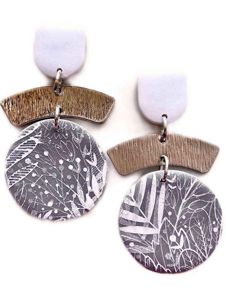 Boucles d'oreilles argile grise pour la vente par Clay by K