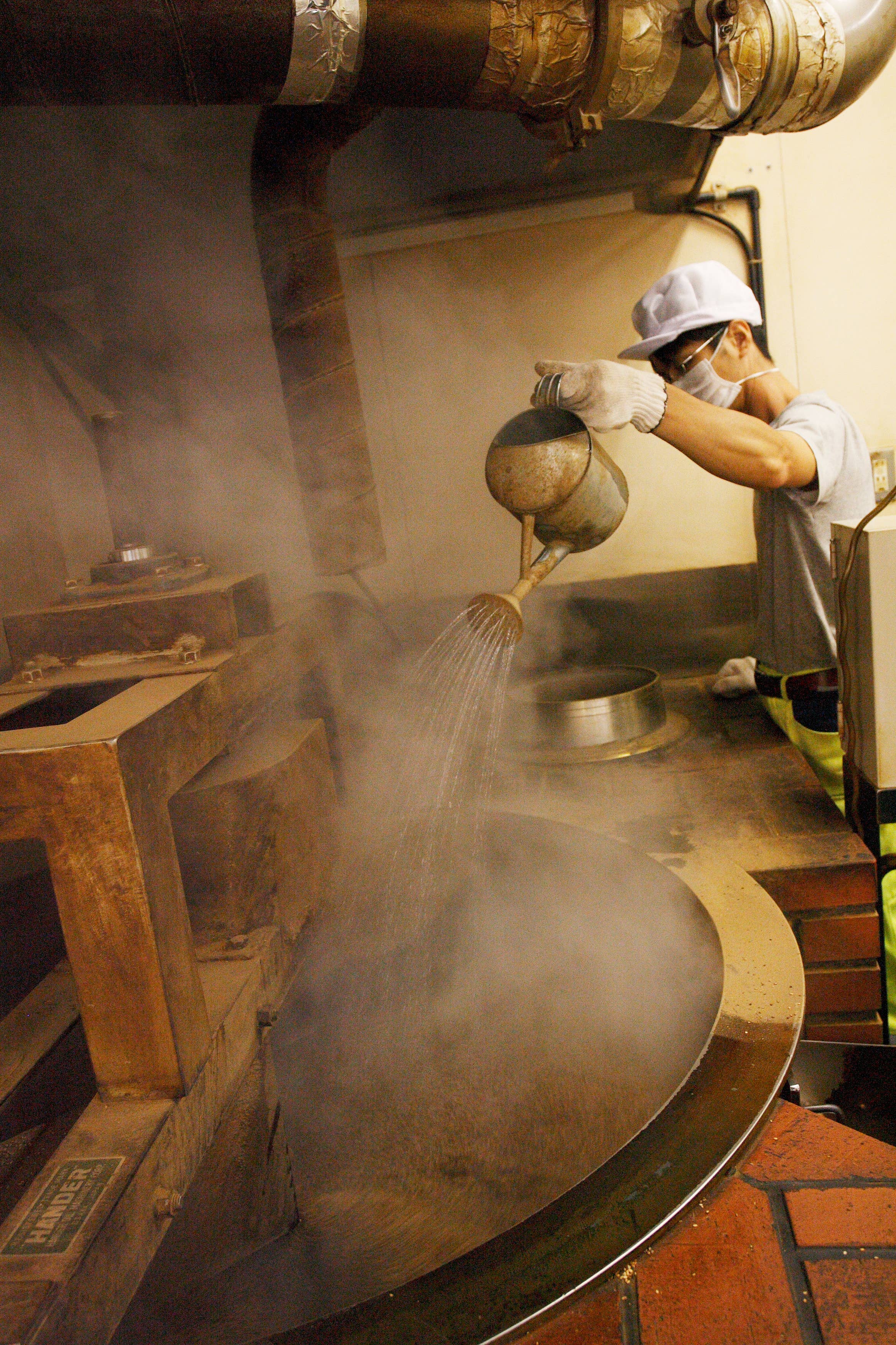 Japan Artisans - Wholesale Hot Sauce - Henko-Sesame hot sauce with takanotsume peppers 60g2