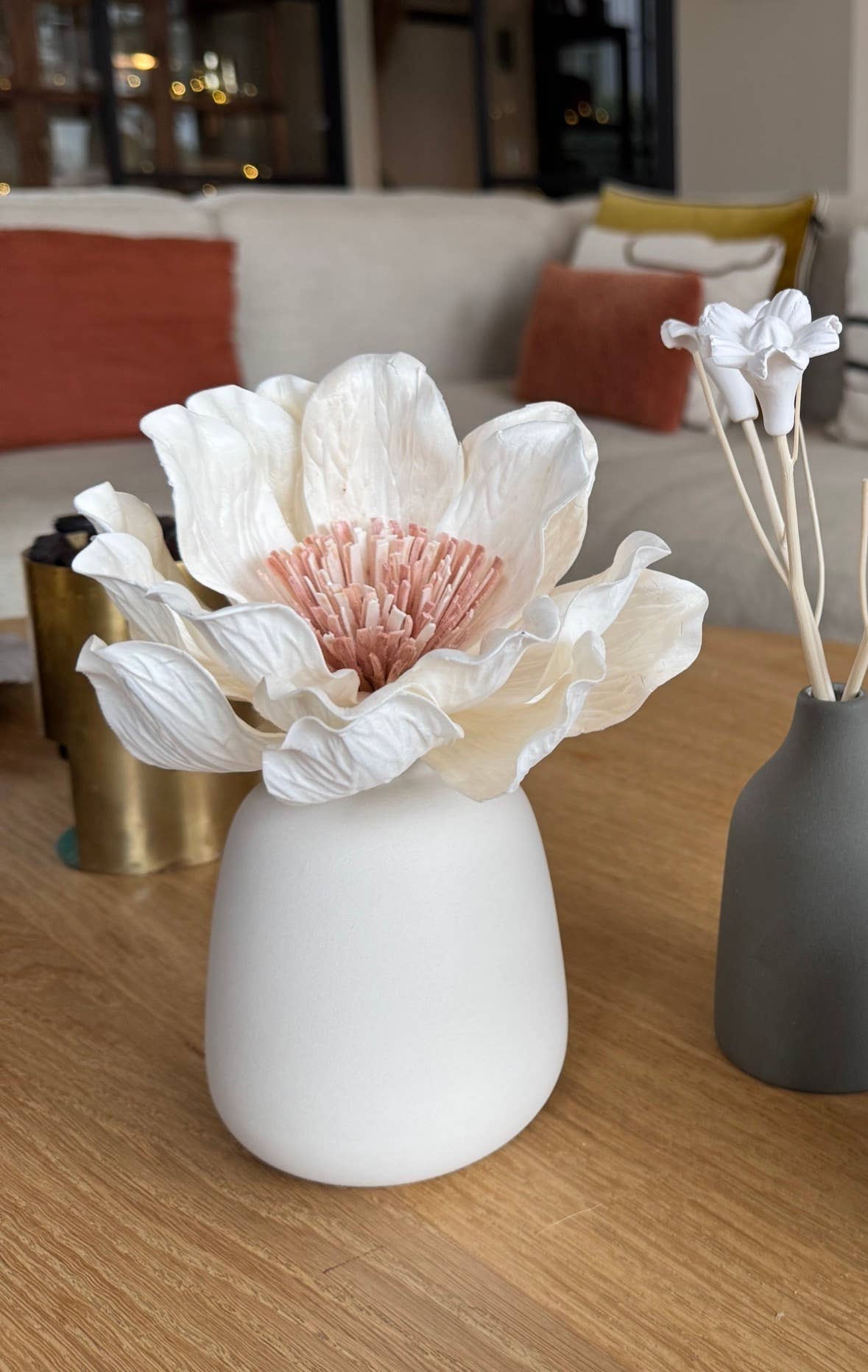 Anoq – wholesale Vas – Keramisk vas med blomma och doftspridare LIPSI - Beige7