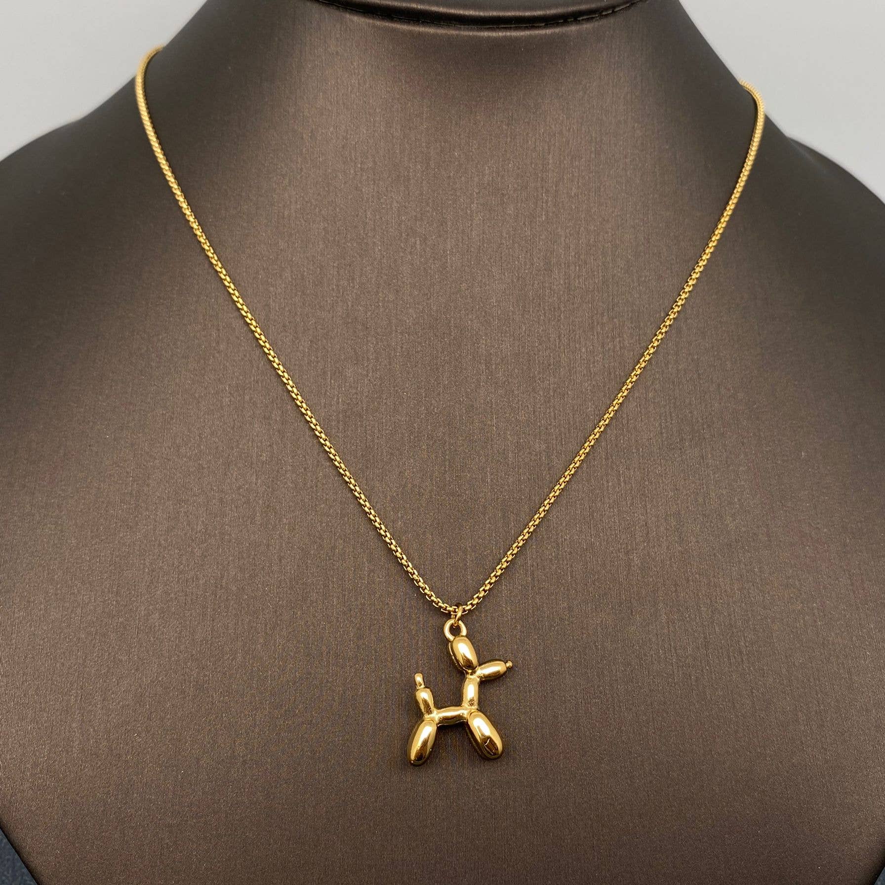 Mio Queena – wholesale Hänge-/berlockhalsband – Ballonghund i rostfritt stål med 18K guldbeläggning - Halsband från Mio Queena7