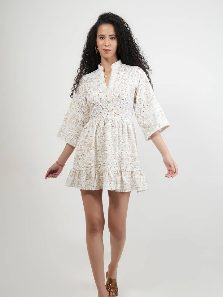 Robe courte dorée brodée pour la vente par Textures Jaipur