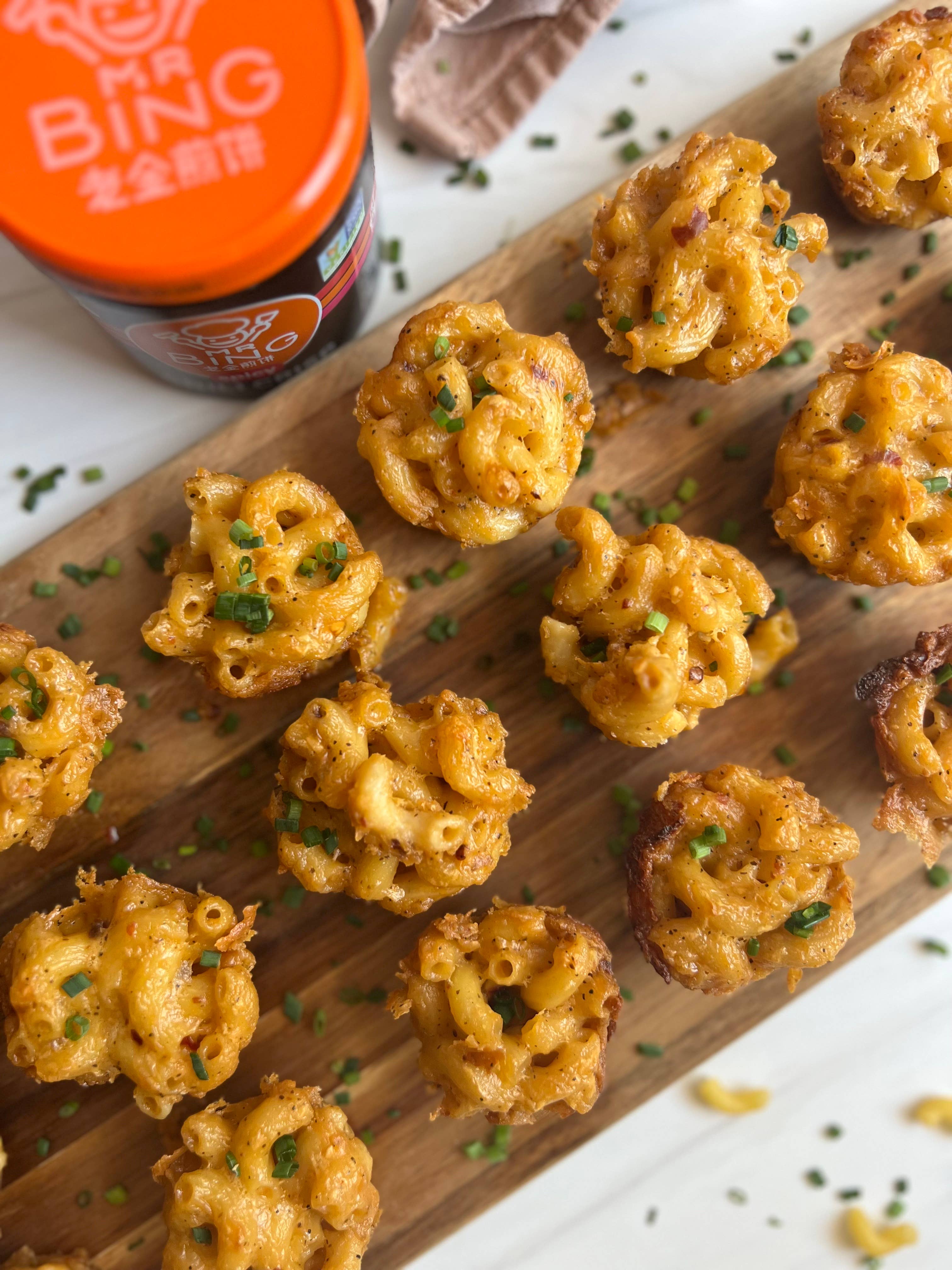 MR BING FOODS - Vente Pâtes de piment - Croustillant au chili épicé Mr Bing, 12/4 oz5