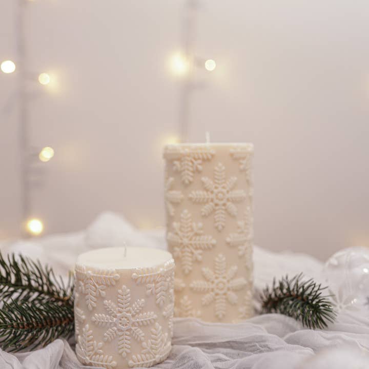 HOLLY Candle for wholesale by Lunamière Studio