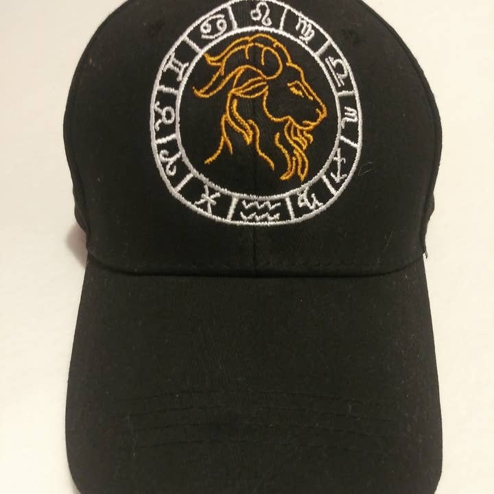 Holiday Traditions – wholesale Baseballkeps - Unisex – Zodiac Symbol Broderad möss/keps - Svart - Spänne bak
