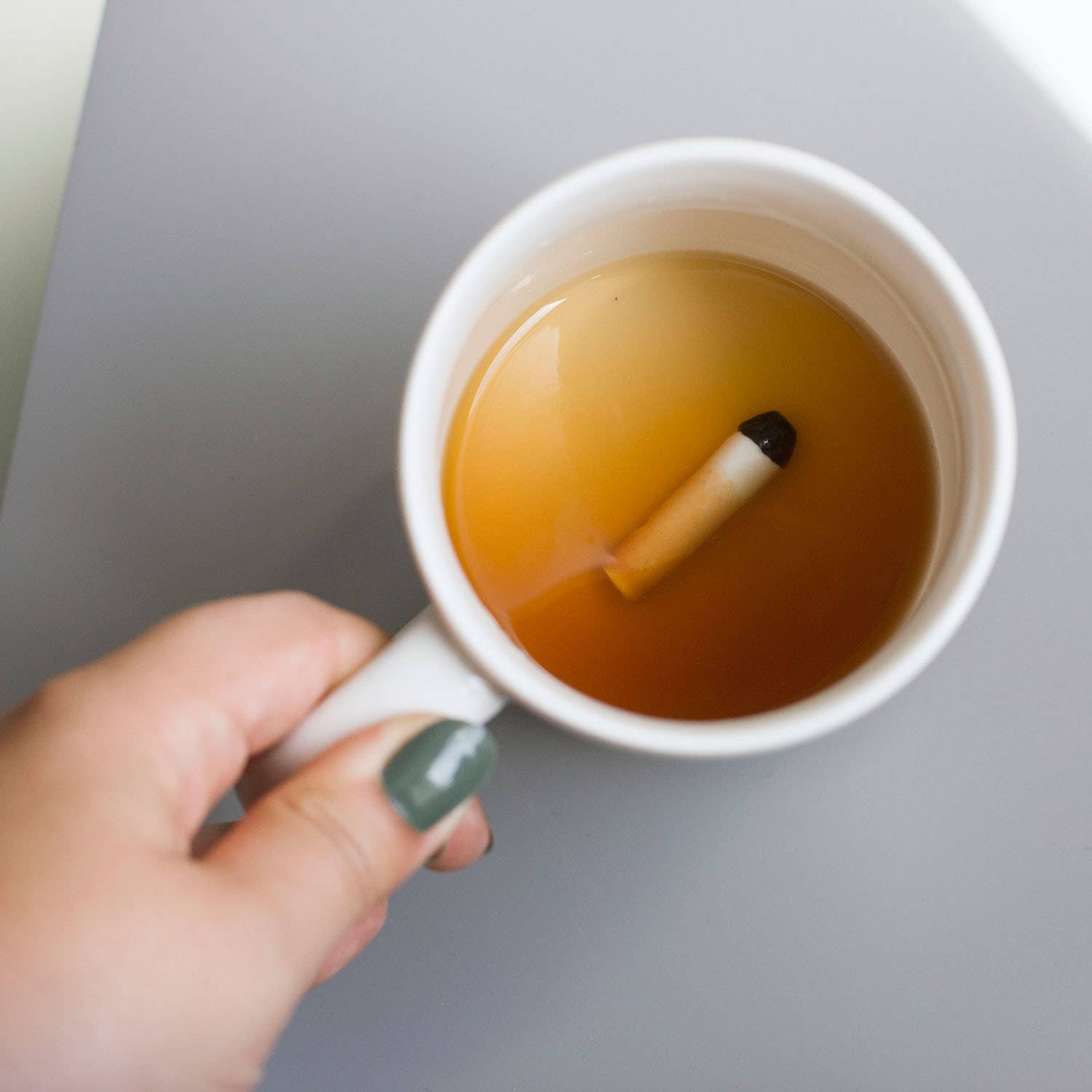 Mad Monkey GmbH - Wholesale Koffiemok - Grote mok met sigaret0