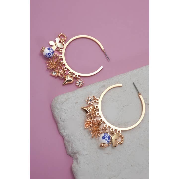 Or BOUCLES D'OREILLES CRÉOLES MULTI-CHARMES EN PORCELAINE CÉRAMIQUE BLEUE | 80E6442 en vente sur Faire