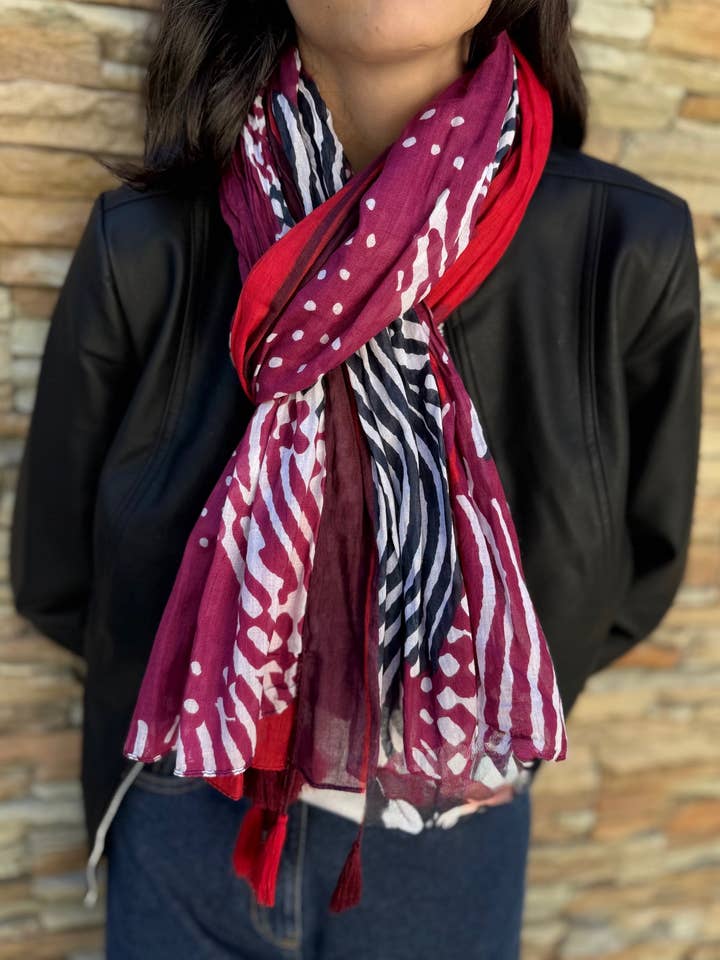 Women's Scarf - trendy mid-season color for wholesale by Maison Unik Accessoires