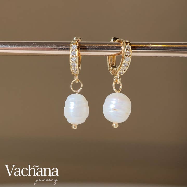 Vachana - Vendita all'ingrosso Orecchini pendenti - Orecchini a cerchio in zirconia cubica con perle naturali0