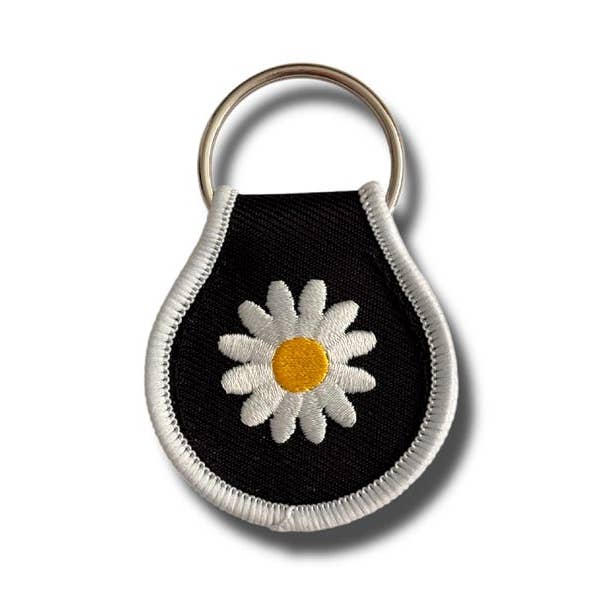 Porte-clés avec patch brodé marguerite pour la vente par twistedEGOS llc