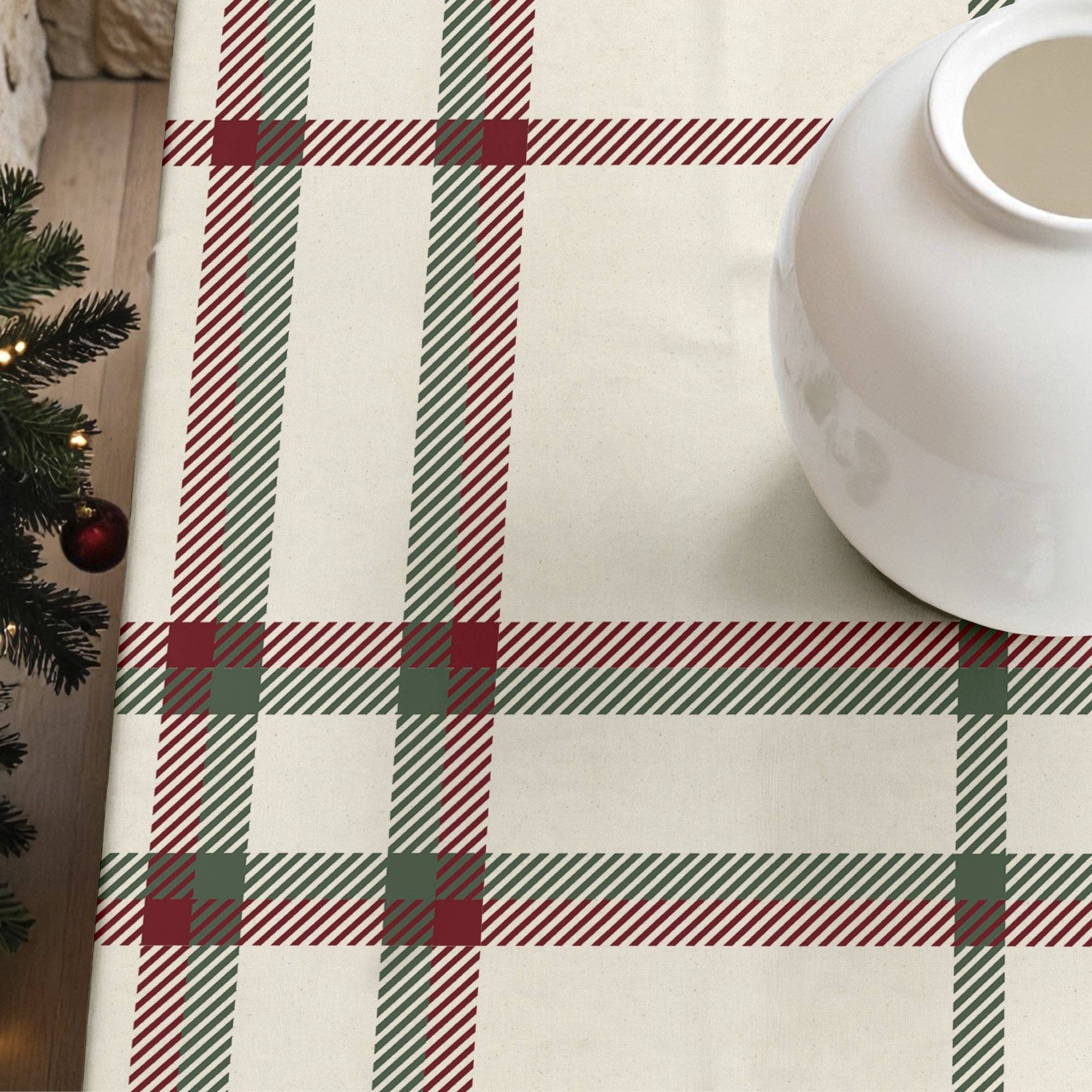 SG HOGAR – wholesale Tablecloth – Christmas Plaid Stain-Resistant Tablecloth4