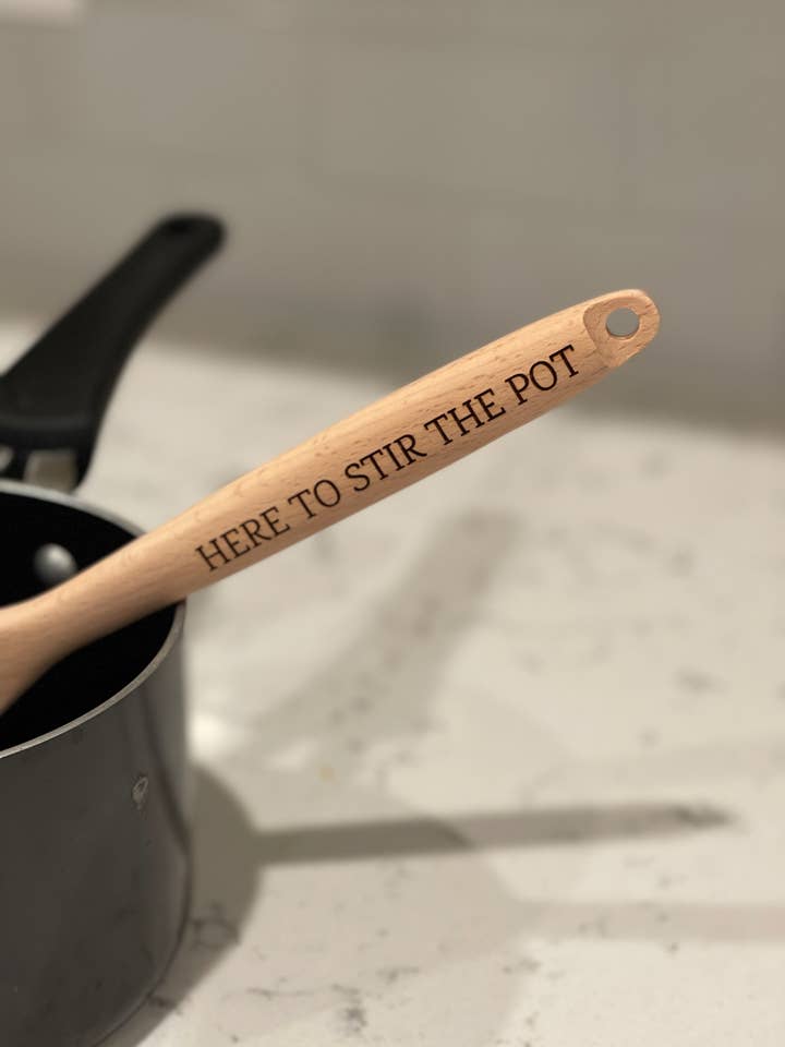 Cuillère en bois gravée Here to Stir the Pot pour la vente par BUBBLEHEAD INK