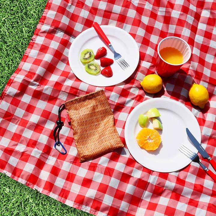 Kikkerland Design Inc - Wholesale Picnic Blanket - Gingham Picnic Blanket2