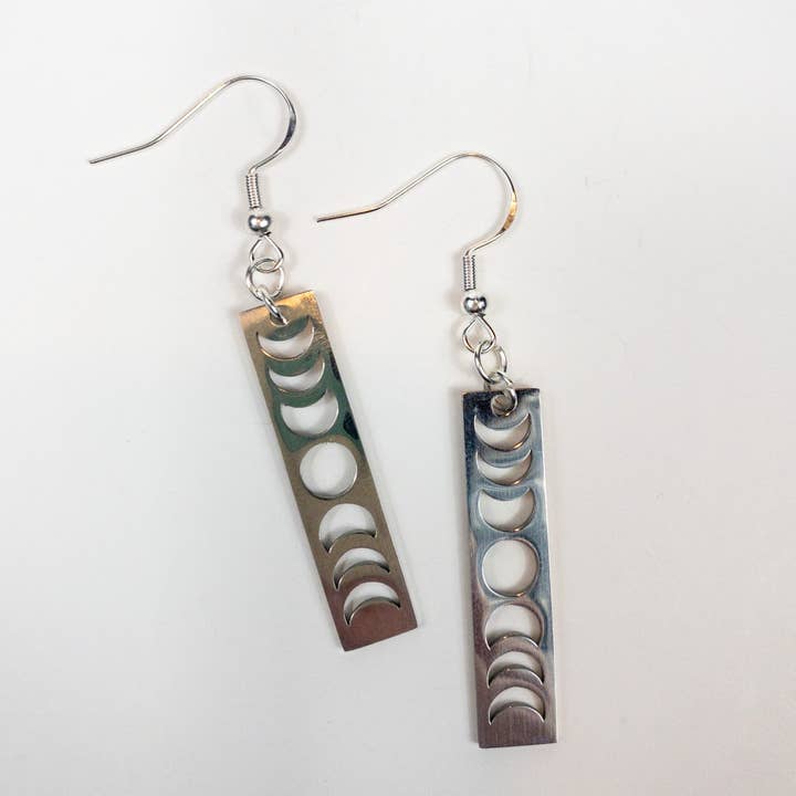 Boucles d'oreilles pendantes bohèmes en argent Moon Phase Bar pour la vente par Kentucky Moon Designs