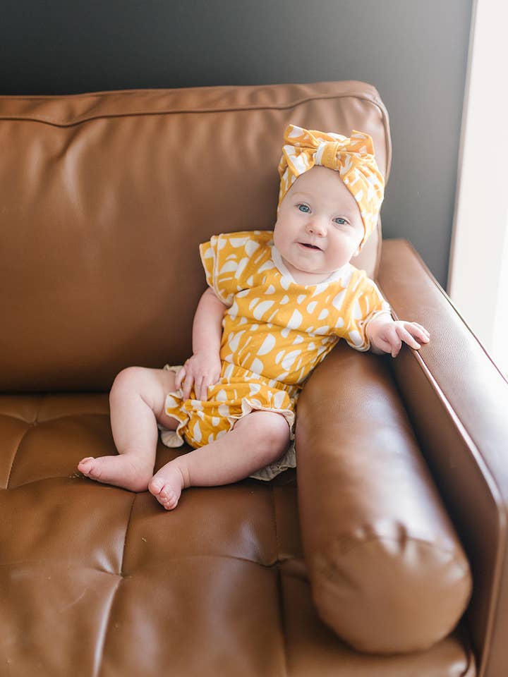 Tencel Bodysuit med flæser og blomstersæt for engroshandel hos Earth Baby Outfitters