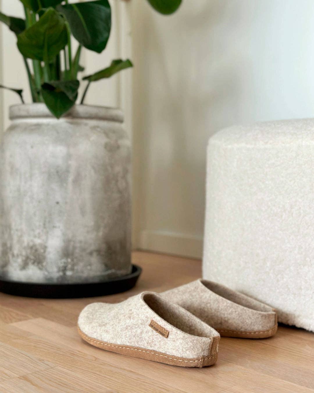 The Cozy Sheep - Wholesale Slides - Women's - Felted slippers with leather sole — Beige2