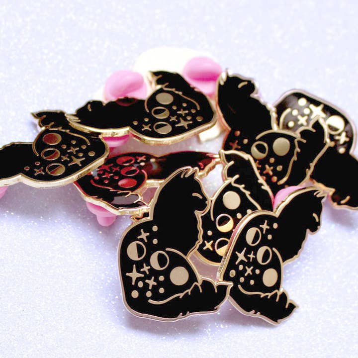 Épingle en émail pour chat céleste pour la vente par Glitter Punk
