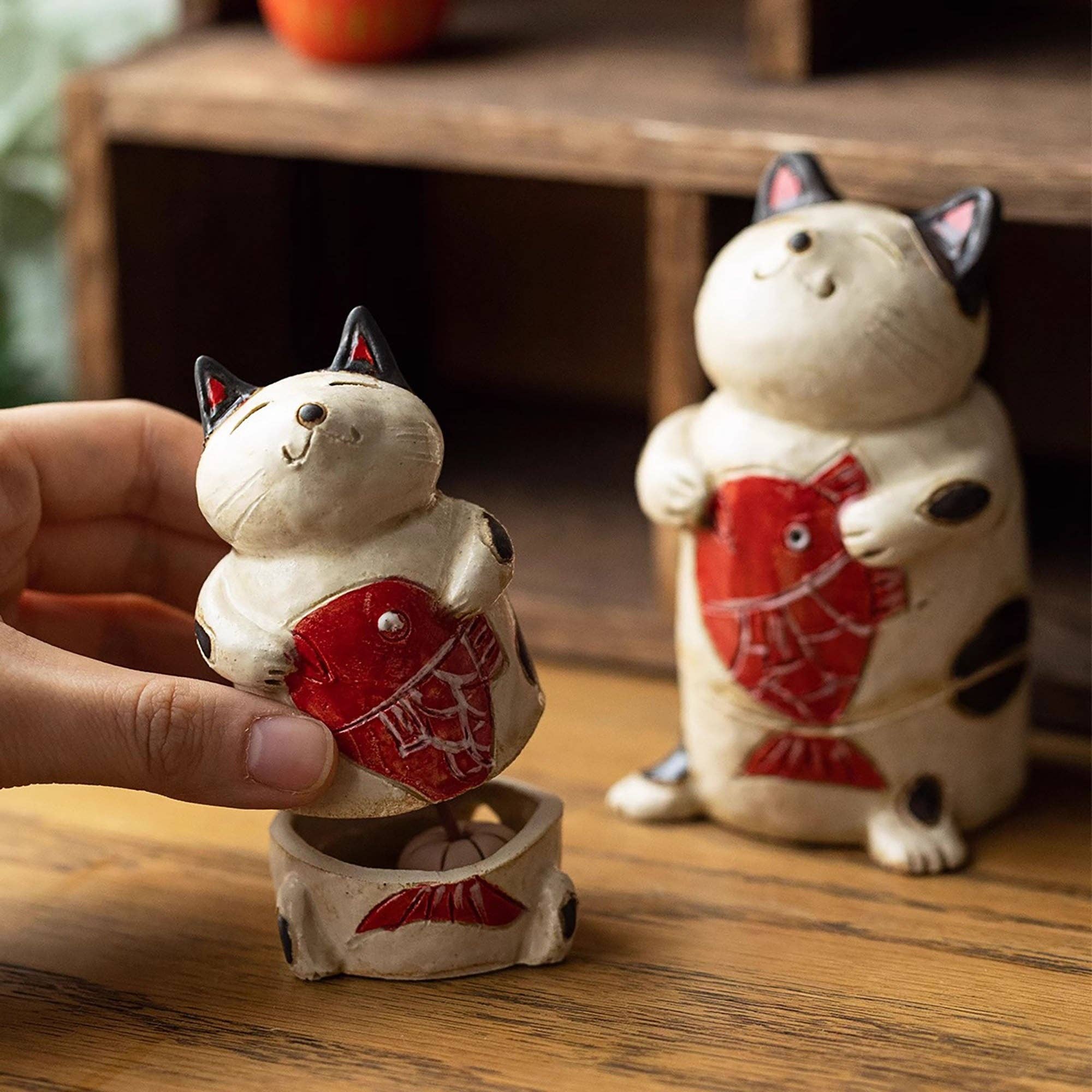 MinoCraft - Vente Porte-encens - Porte Encens en céramique rustique Maneki-neko et carpe Koi3