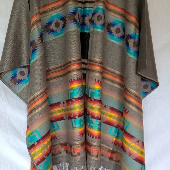 Treasure of ANDES - Venta al por mayor Poncho - Mujer - Poncho Andino Artesanal REVERSIBLE Unisex ENVÍO GRATIS11