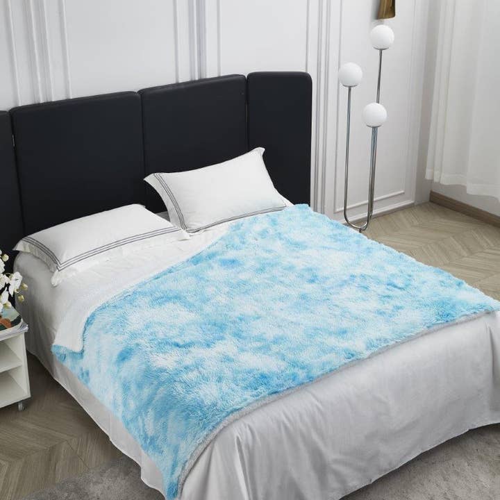 Duke Imports - Wholesale Throw Blanket - "Blue Sky" Faux Fur Plush Throw Blanket - 50"x70"