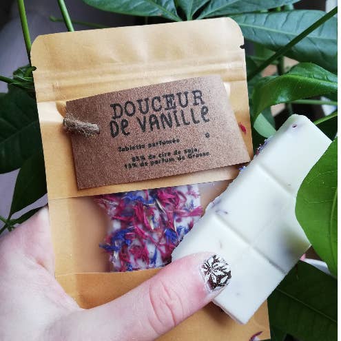 Lilium Blanc - Wholesale Wax Melt - Vanilla Scented Breakable Fondant, Soy Wax and Petals0