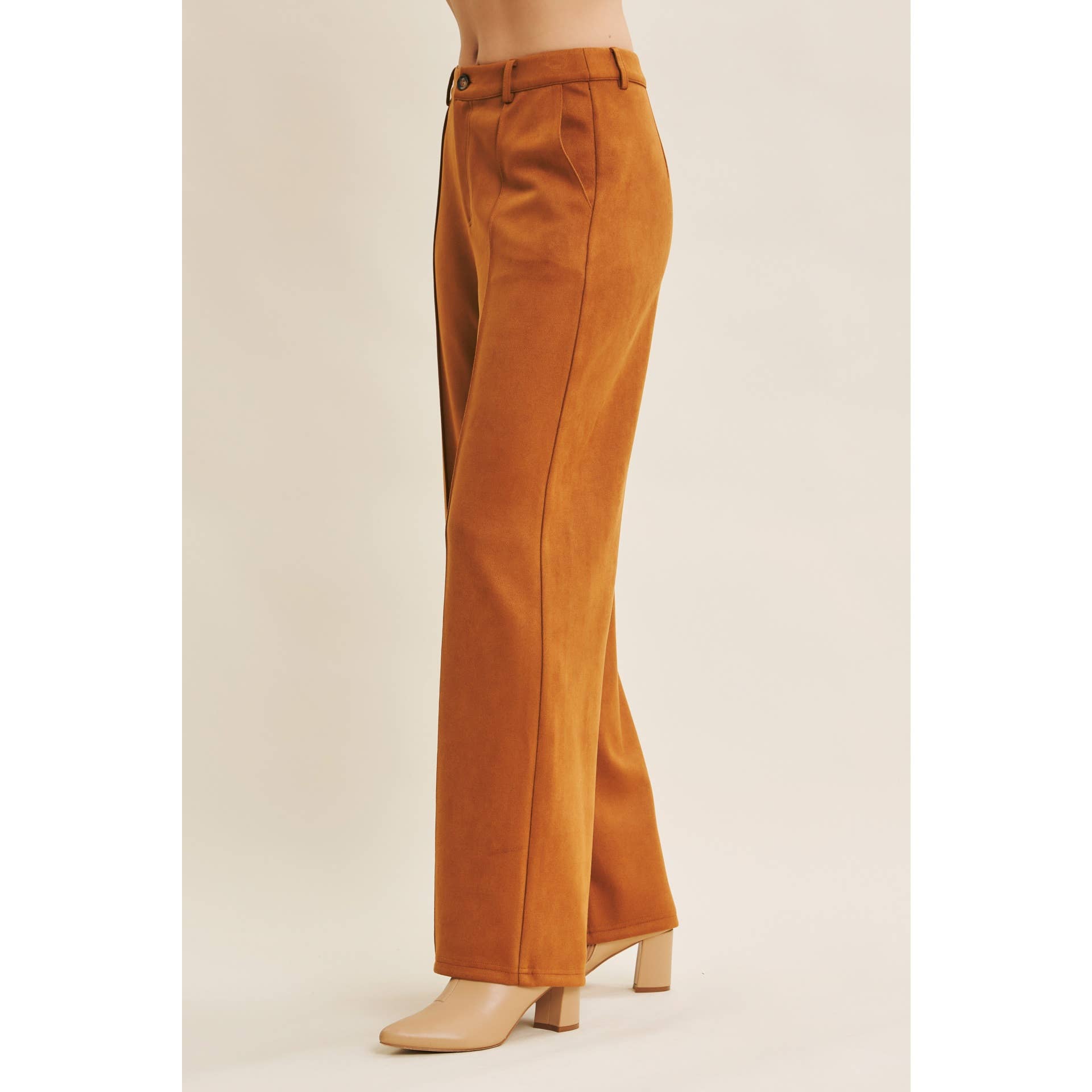 in february - Vente Pantalon – femme - PANTALON DROIT EN DAIM VÉGÉTALIEN AVEC PINCE1