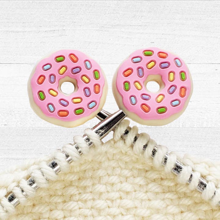 Bouchons à points Delightful Donuts pour tricoter pour la vente par Pretty Warm Designs