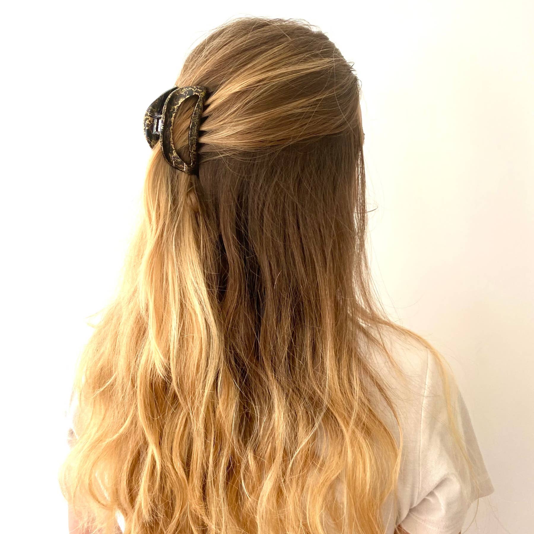 Ozaelle - Wholesale Hair Clip - Women's - Scarlett hair clip1