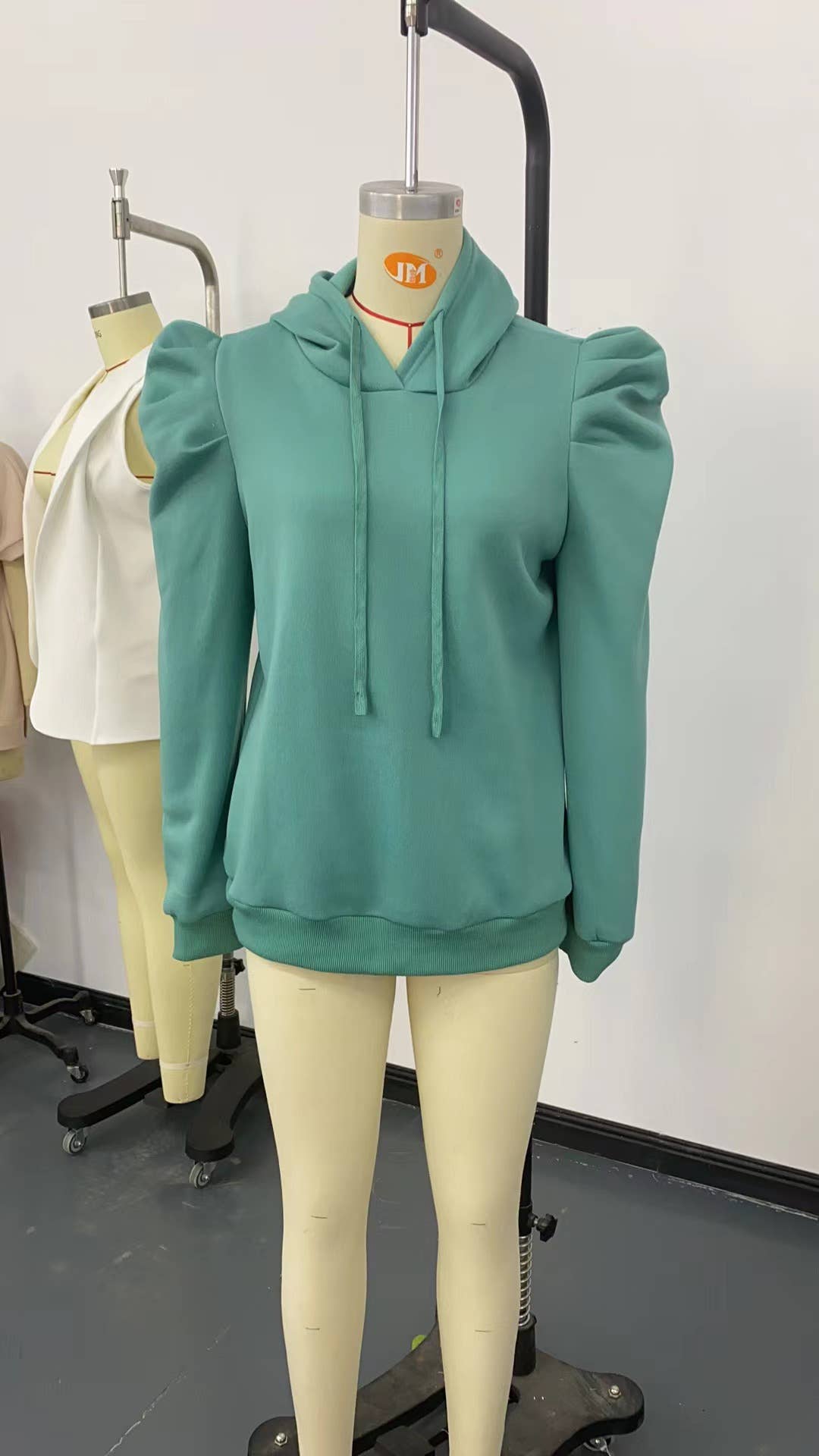 Lily Clothing - Wholesale Hoodie - Women's - Fashionable hooded long sleeve casual sweatshirt16