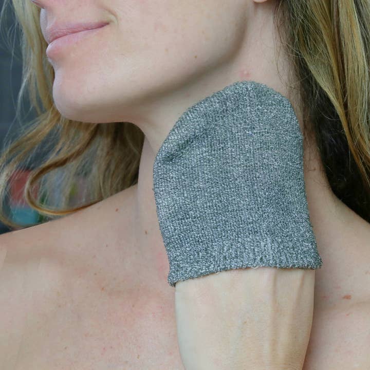 Beewise - Wholesale Makeup Remover - Reusable Makeup Remover Glove | Alternative to Cotton Pads