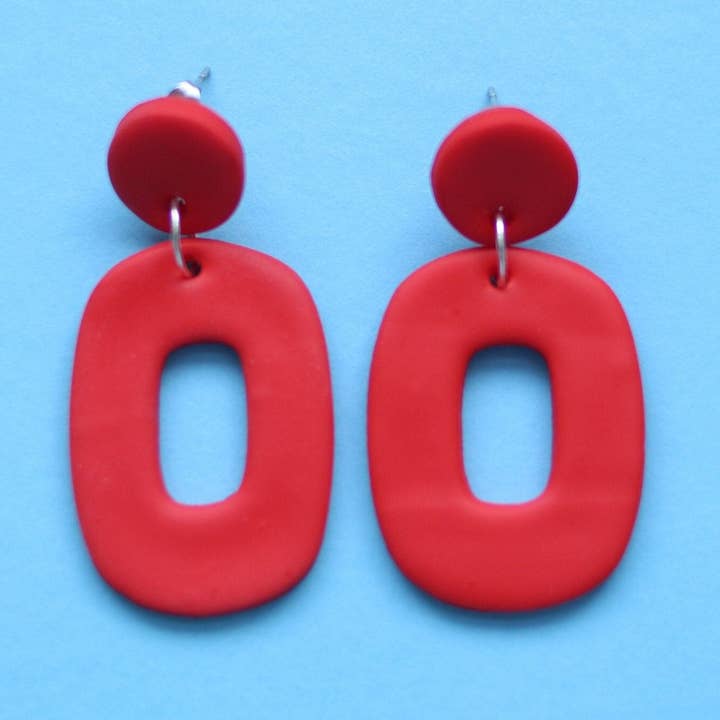 Rode ovale oorbellen, polymeerklei voor wholesale door mary earrings studio