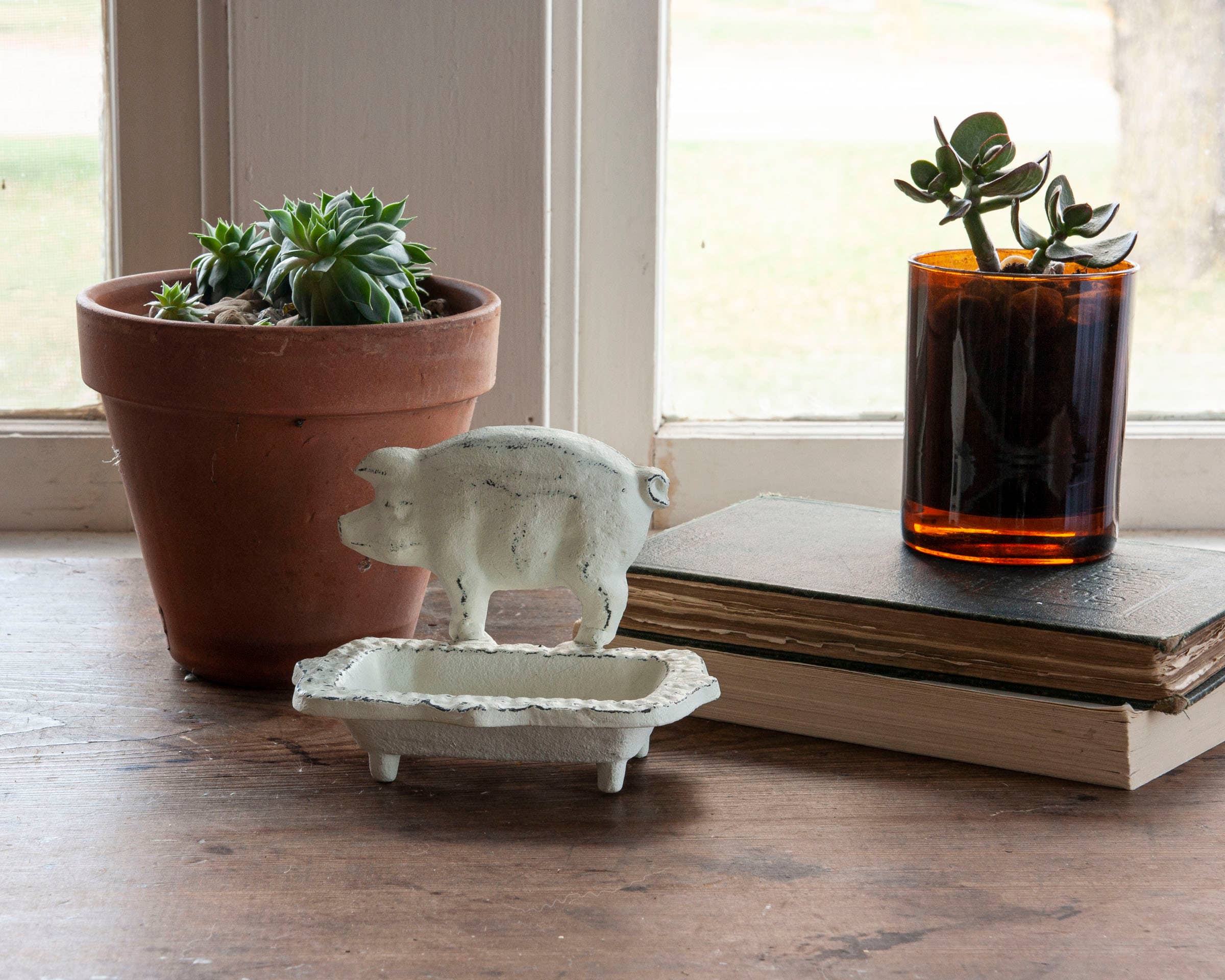 Foreside Home & Garden - Wholesale Bath Soap Dish - White Farmhouse Rustic Antique Metal Pig Soap Dish1