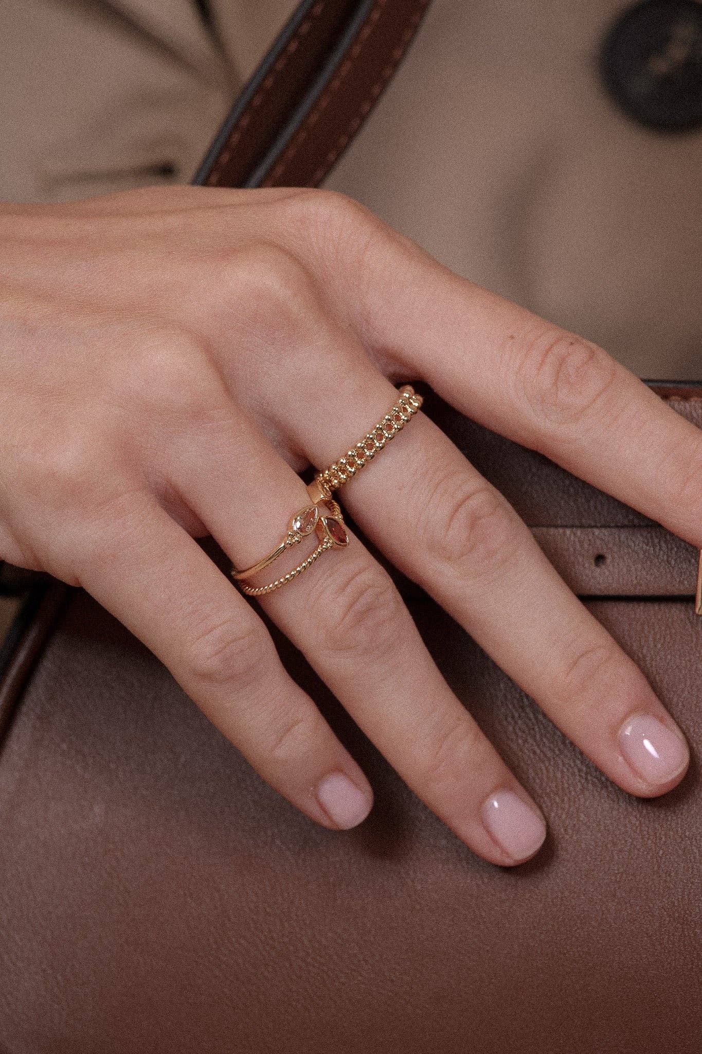 Waekura – Großhandel Band/Stapelring – Wilma Ring mit vintage-inspiriertem ovalem Zirkon4