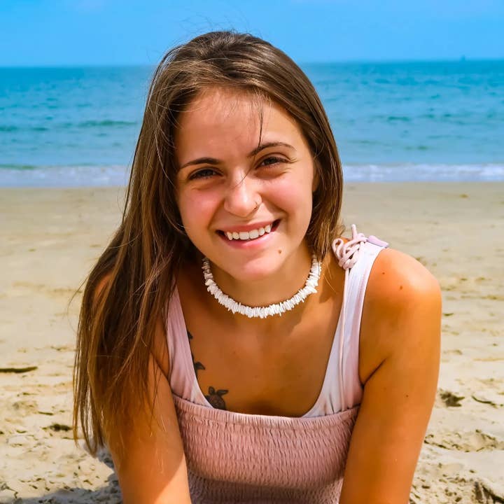 Syrrios Gifts LLC - Wholesale Beaded/Pearl Necklace - Puka Shell Necklace, Hawaiian Style Clam Chip Surfer16