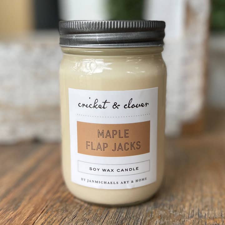 Bougie en pot de soja Maple Flap Jacks pour la vente par JanMichaels Art & Home