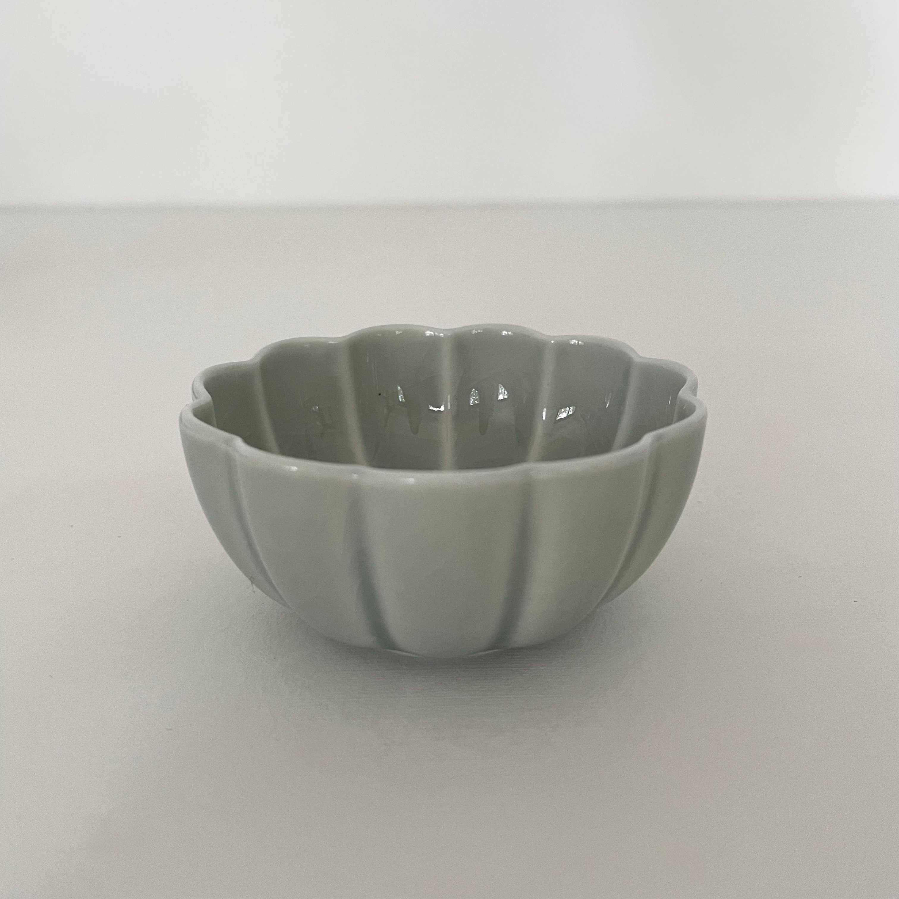 fort & field - Wholesale Decorative Plate/Dish/Bowl - 3" small ceramic pastel chrysanthemum shape Japanese dishes2